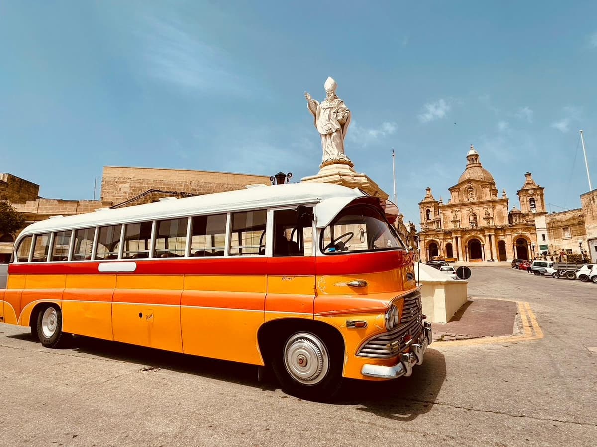 Malta: 5 hr Vintage Bus Tour - Mdina & Blue Grotto inc. food